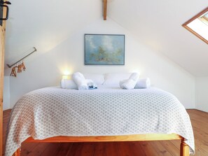 2 bedrooms, individually decorated, individually furnished, free WiFi