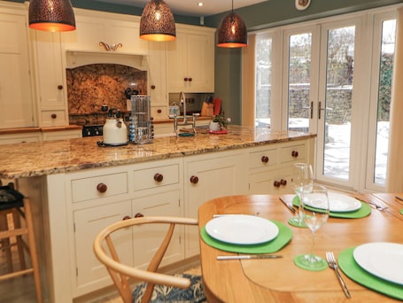 Refrigerador, lavavajillas, tetera/pava eléctrica, tostadora