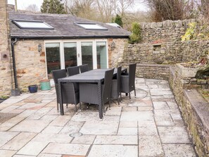 Outdoor dining - Homestead (High Peak)