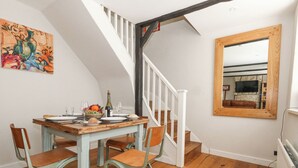 Unclassified image, 5 of 36, button - Fisherman's Cottage, King Street (Portland)
