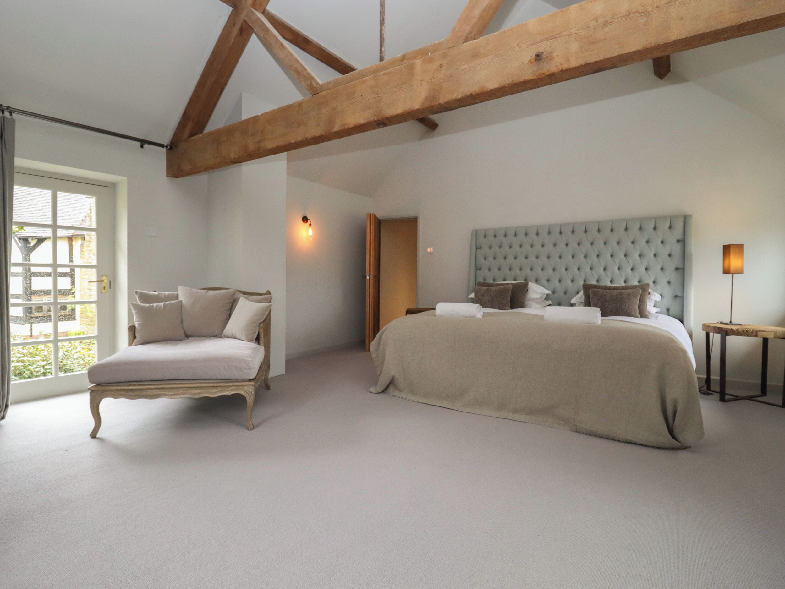 2 bedrooms, individually decorated, individually furnished, free WiFi