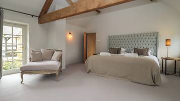 2 bedrooms, individually decorated, individually furnished, free WiFi