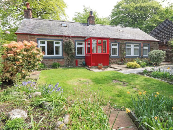 Property grounds - The Cottage (Kirriemuir)