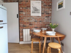 Dining - 8 Biddlecombe Orchard (Bridport)