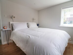 2 bedrooms, individually decorated, individually furnished, free WiFi