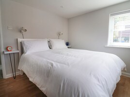 2 bedrooms, individually decorated, individually furnished, free WiFi