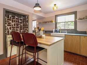 Refrigerador, lavavajillas, tetera eléctrica y tostadora 