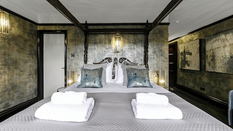12 bedrooms, individually decorated, individually furnished, free WiFi
