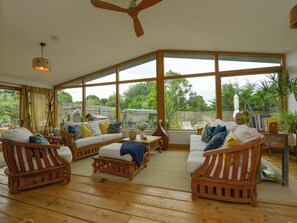 Living area - Burlodge (Barnstaple)