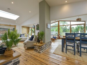 Living area - Burlodge (Barnstaple)