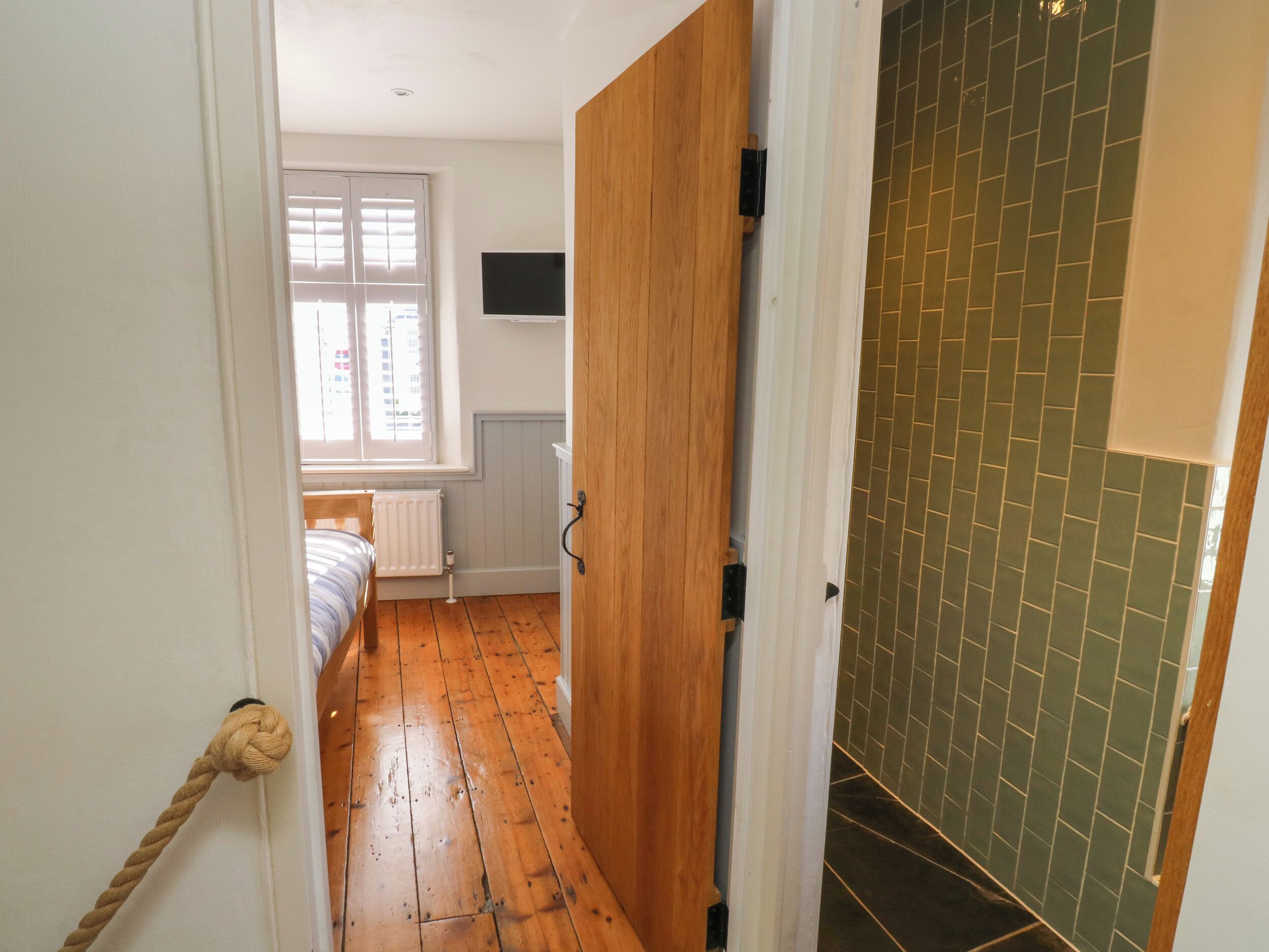 2 quartos, individualmente decorados, individualmente mobiliados