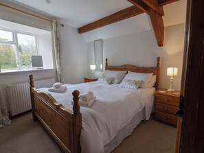 2 Schlafzimmer, individuell dekoriert, individuell eingerichtet
