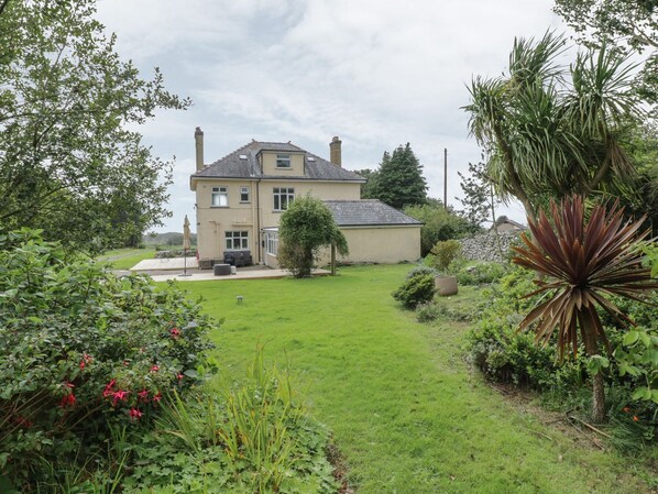 Property grounds - Tan Y Fron (Dyffryn Ardudwy)