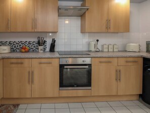 Frigorífico, lavavajillas, hervidor eléctrico y tostadora