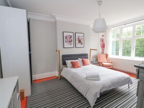 6 quartos, individualmente decorados, individualmente mobiliados