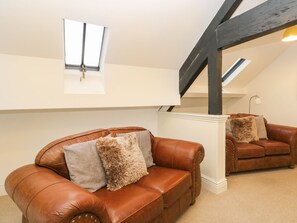 DVD player - 13 Eagle Parade (Buxton)