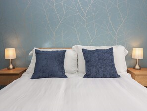 3 bedrooms, individually decorated, individually furnished, free WiFi - Boundary House (Windermere)
