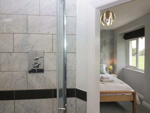 3 bedrooms, individually decorated, individually furnished, free WiFi