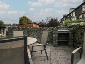 Outdoor dining - Boundary House (Windermere)