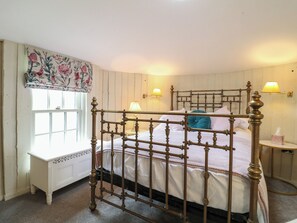 1 bedroom, individually decorated, individually furnished