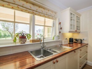 Kühlschrank, Geschirrspüler, Wasserkocher, Toaster