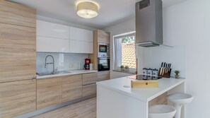 Fridge, microwave, oven, dishwasher