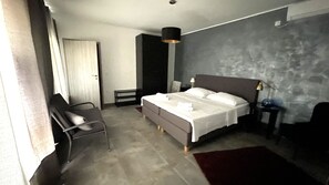 5 chambres, fer et planche à repasser, accès au Wi-Fi (inclus)