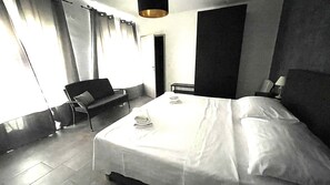 5 slaapkamers, een strijkplank/strijkijzer, gratis wifi, beddengoed