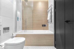 Bathroom - Modern Apt - Balcony and Lift - Tube Station (Greater London)