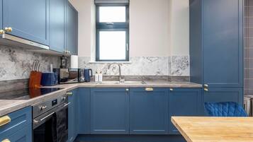 Fridge, microwave, oven, stovetop