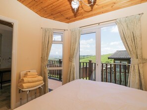 3 bedrooms, individually decorated, individually furnished, free WiFi