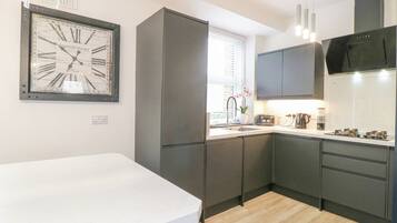 Dishwasher, cookware/dishes/utensils