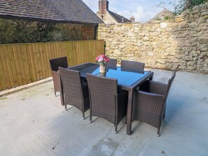 Outdoor dining - Rock Cottage (Matlock)