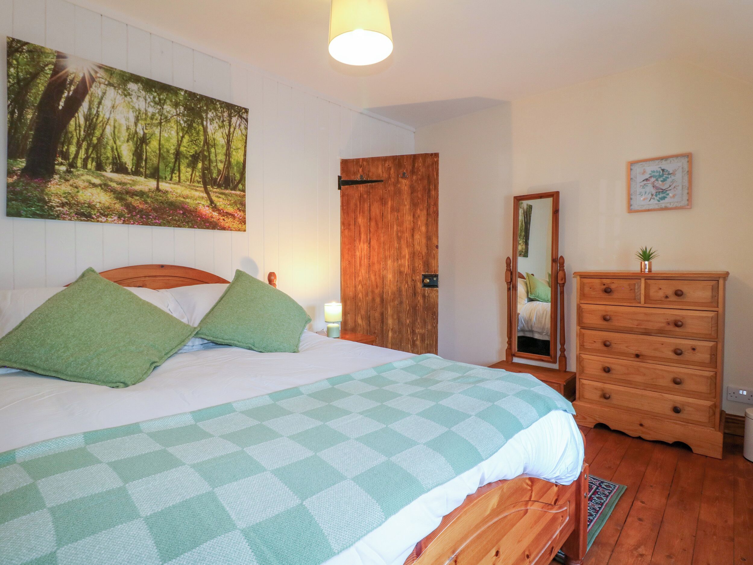 2 bedrooms, individually decorated, individually furnished, free WiFi