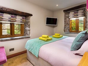 2 quartos, individualmente decorados, individualmente mobiliados