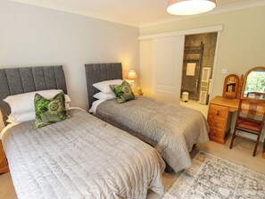 2 bedrooms, individually decorated, individually furnished, free WiFi