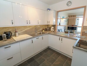 Fridge, dishwasher, electric kettle, toaster - Mariners Watch (St Ives)