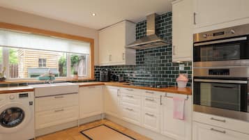 Refrigerador, lavavajillas, tetera eléctrica y tostadora