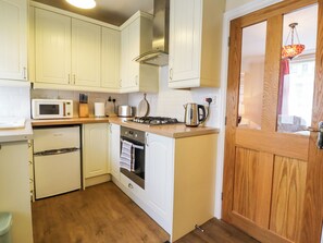 冰箱、电热水壶、烤面包机、厨具/餐具