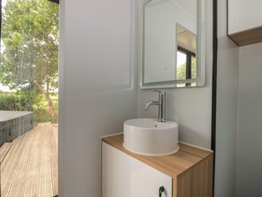 Shower - Buckland House Pod (Taunton)