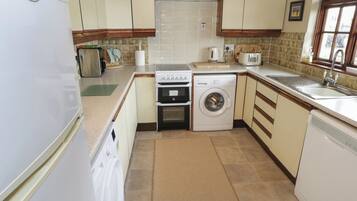 Dishwasher, electric kettle, toaster, cookware/dishes/utensils
