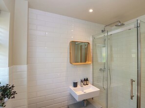 Shower - Low Grounds Cottage (York)
