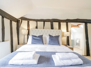 6 quartos, individualmente decorados, individualmente mobiliados