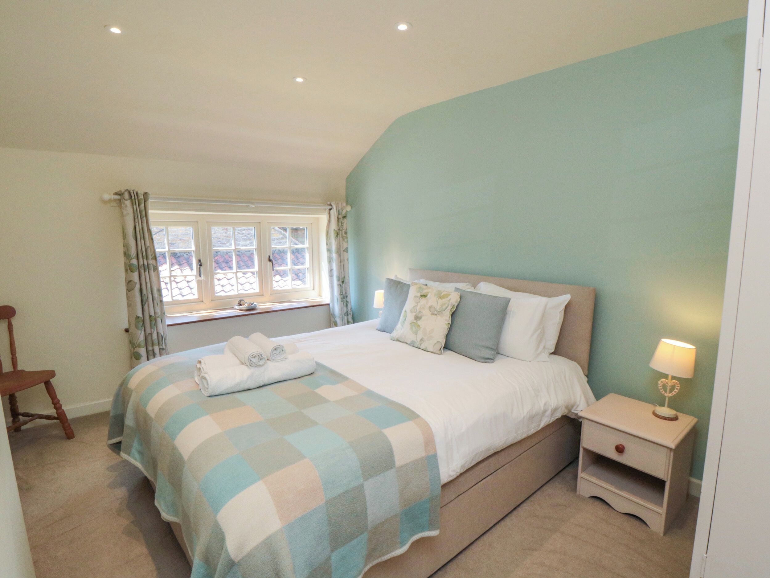 4 bedrooms, individually decorated, individually furnished, free WiFi