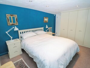 2 quartos, individualmente decorados, individualmente mobiliados