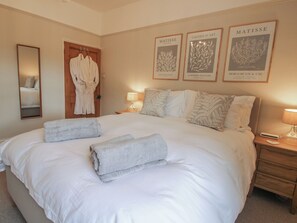 2 bedrooms, individually decorated, individually furnished, free WiFi