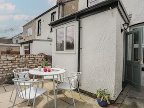 Outdoor dining - Hafan Glyd (Conwy)