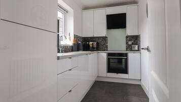 Réfrigérateur, lave-vaisselle, bouilloire électrique, grille-pain