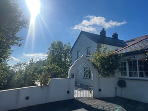 Exterior - The Manor House Skerry Vore (Llandudno Junction)