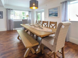 Dining - The Manor House Skerry Vore (Llandudno Junction)